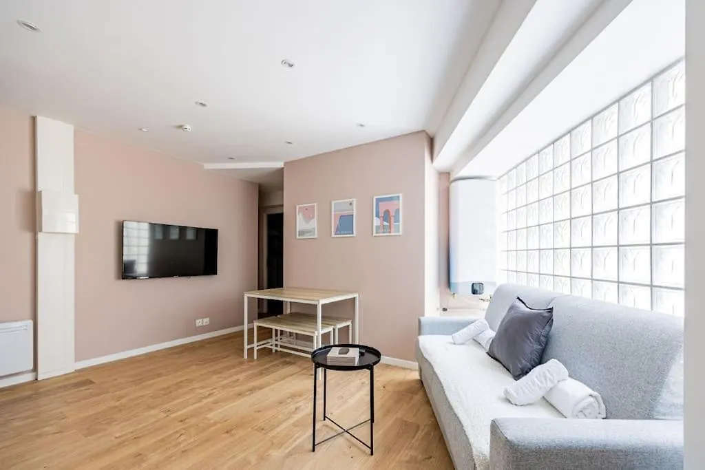 Charme Parisien 6 Personnes, 2 Chambres, 19Eme 0*, Paris